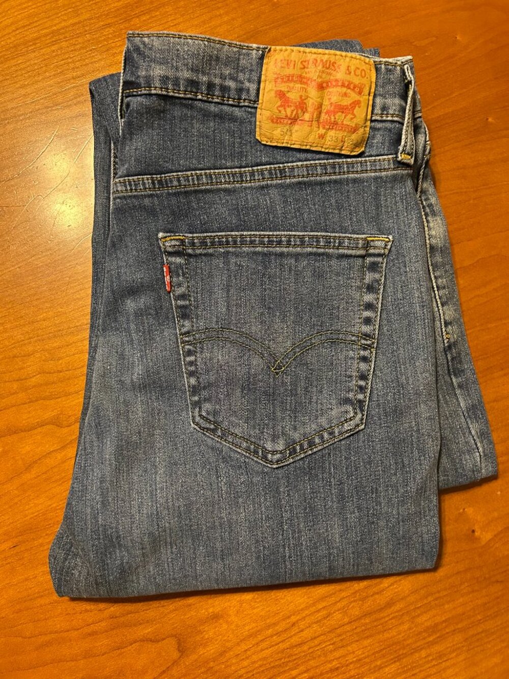 Levis 541 Mens Athletic Fit Medium Wash Jeans Tag 33x32 Measures 33x31